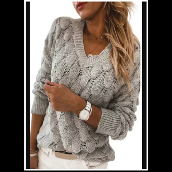‼️CLEARANCE PRICE FIRM‼️Gray Feather Hollowed-out V-neck Sweater🤍 - Picture 2 of 3